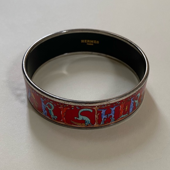 Limited edition Hermès alphabet wide red enamel bangle bracelet. - Picture 1 of 2